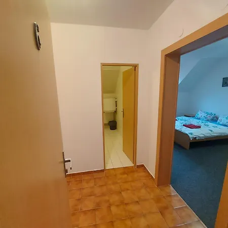 Affittacamere A Restaurace Razova